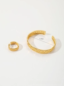 Detail showing dimensions of hollow gold-plated wheat leaf bracelet and ring set