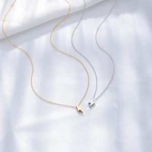 Minimalist S925 silver lightning bolt pendant necklaces in gold and silver finishes