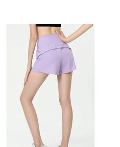 Vue arrière du short de course taille haute violet clair avec détails découpés au laser