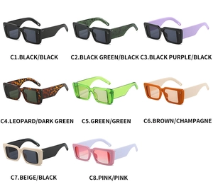 Nahaufnahme der Retro-Quadrat-Sonnenbrille in acht Farben mit dicken Bügel-Details