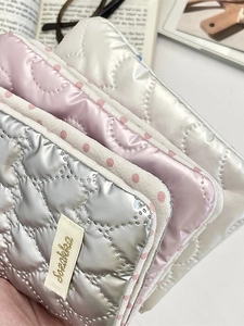 Süße PU-Leder-Reisepasshüllen mit Herzsteppung in Silber Rosa und Weiß für Reisen