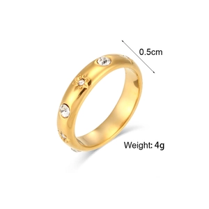 18K gold-plated stainless steel ring with zircon stones and star embossed details