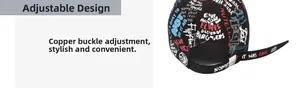 Détail de la casquette graffiti avec longue sangle, boucle en métal et imprimés colorés
