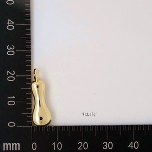Detailed size and weight view of a glossy gold bubble pendant next to a metric ruler