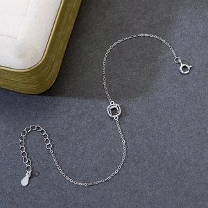 Elegante bracciale in argento sterling S925 con castone quadrato e catena di estensione