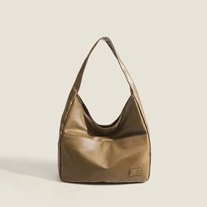 Vintage caramel large capacity tote shoulder bag in premium leather with minimal stitching