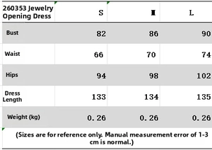 Tableau des tailles détaillé pour la robe ornée de bijoux avec découpe élégante