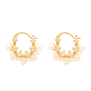 Eleganti orecchini a cerchio a fiore placcati in oro con zirconi e perle per lei
