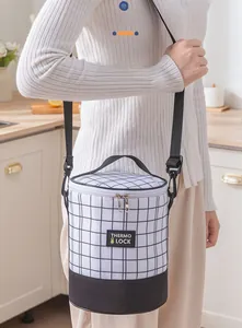 Detail of checkered thermal lunch bag with adjustable shoulder strap and sturdy handle