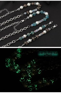 Collier de perles lumineuses avec chaîne en acier et effet phosphorescent