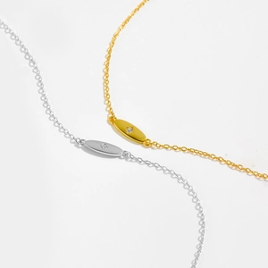 Minimalist 925 sterling silver chain bracelet with oval pendant and sparkling crystal