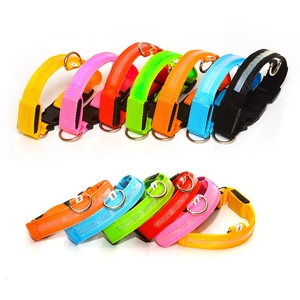 Collier lumineux LED pour animaux avec sangle en nylon disponible en plusieurs couleurs