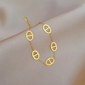 Macro shot of gold-plated stainless steel chain with oval cutout pig-nose link detail