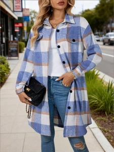 Damen Karohemd Jacke in Hellblau und Weiß mit Knöpfen und Brusttaschen für den Herbst