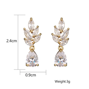 Klassische Tropfenohrringe mit Zirkonia-Kristallen, Höhe 2.4cm und Gewicht 3g pro Paar