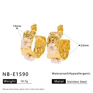 18K gold plated stainless steel C-shaped chunky earrings with pearl floral texture design