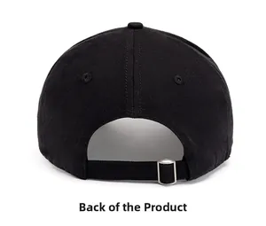 Détail de l'arrière d'une casquette en coton avec boucle métallique ajustable