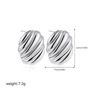 Detailed size specifications of silver twisted croissant earrings in S925 sterling silver