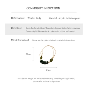 Detail view of acrylic and pearl necklace specifications with dimensions and 44.1g weight