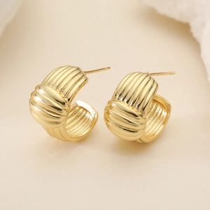 Retro 18K gold-plated C-shape earrings with vertical groove texture and zircon inlay