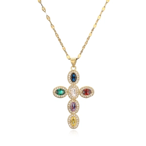 Goldene Kreuzkette mit bunten ovalen Edelsteinen und mikro-pavé Zirkon-Details
