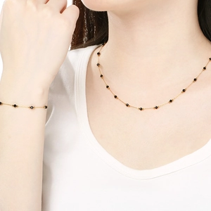 Chic gold four-leaf clover necklace and bracelet set with black beads for women