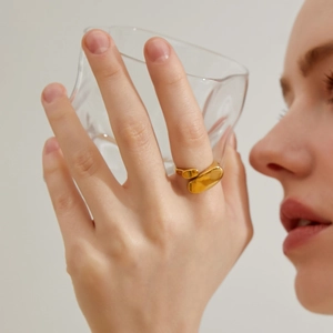 Minimalist irregular geometric open ring in 18k gold-plated titanium steel worn by model
