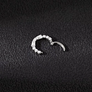 Septum clicker in titanio G23 argento con nappe in zircone e finitura lucida