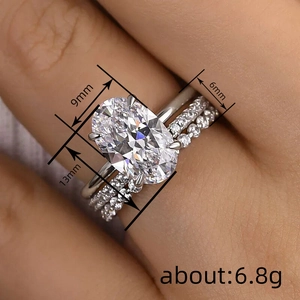 Elegantes 13x9mm Ring-Set mit ovalem Kunstdiamanten und dreifach gestapelten Bändern