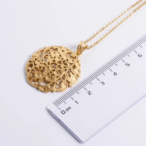 Luxurious 18K gold-plated stainless steel floral pendant necklace with 40mm hollow design