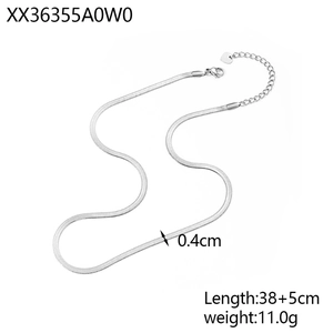 Detail view of 0.4cm wide stainless steel flat snake chain with 38+5cm length and heart charm