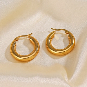 Orecchini a cerchio minimalisti in acciaio inossidabile placcato oro 18K su seta