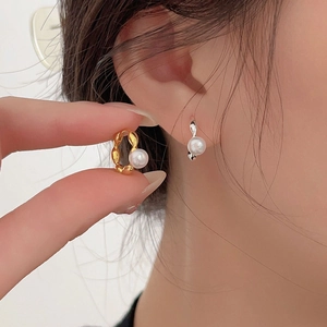 Minimalist 925 sterling silver pearl earrings in gold and silver finish on model