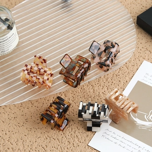 Elegant tortoiseshell and checkered acetate claw clip set for women's hair styling