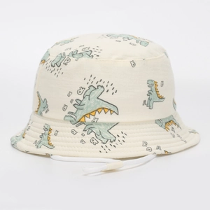 Détail d'un chapeau de soleil bébé avec motifs dinosaures et cordon réglable