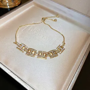 Bracelet élégant plaqué or 18 carats avec maillons H en zircone et émail blanc chic