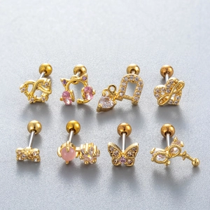 Lot de 8 piercings de cartilage dorés avec motifs cœur, nœud et cristaux à fermoir vissé