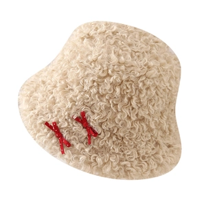 Chapeau bob en peluche teddy blanc crème avec de jolis nœuds à pois rouges décoratifs