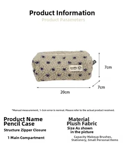Detail showing plush pencil case dimensions 20x7x7cm with blue polka dot pattern