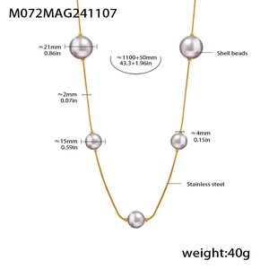 Détails et dimensions du collier en acier inoxydable doré avec perles de nacre