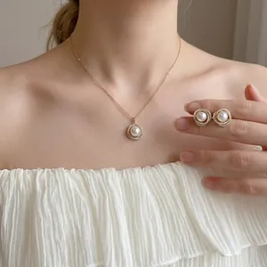 Parure de bijoux élégante en acier inoxydable avec collier pendentif perle et boucles