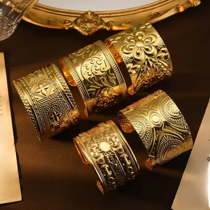 Vintage Bohemian Tibetischen Stil Breites Manschettenarmband Geprägtes Blumenmuster Metall Offener Armreif Verstellbarer Schmuck Damen