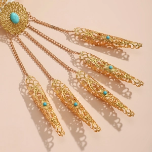 Bracciale gotico dorato con anelli per unghie e pietre di turchese in stile punk