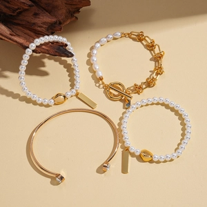 Elegant 18k gold plated bracelet set with pearls and OT buckle in a vintage style