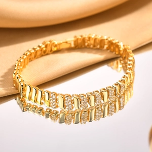Macro shot of wide 18K gold-plated curb chain bracelet with pavé cubic zirconia links