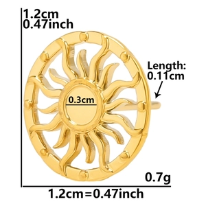 Golden sun-shaped earring with detailed size dimensions of 1.2cm diameter and 0.7g weight