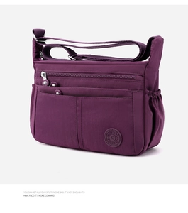 Bolso bandolera de nylon morado con múltiples bolsillos con cremallera y correa ajustable