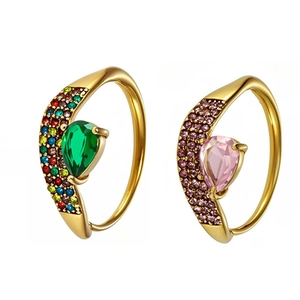 Anello regolabile in oro con zirconi a forma di goccia verdi e rosa e micro-pavé di cristalli