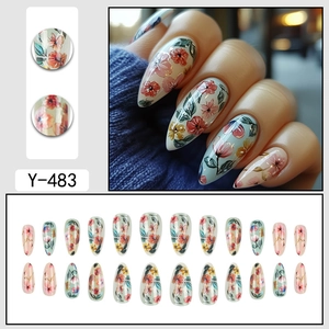 Faux ongles amande avec motifs floraux aquarelle délicats en ensemble de 24 pièces