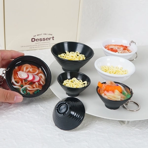 Porte-clés mini bol de ramen pour maison de poupée avec nouilles et crevettes réalistes